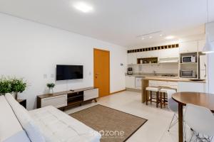 Aptos em Cond. c Ótima Estrutura e a 130 m da Praia - AVR