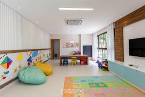 Aptos em Cond. c Ótima Estrutura e a 130 m da Praia - AVR