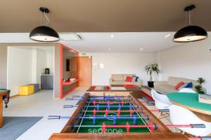 Aptos em Cond. c Ótima Estrutura e a 130 m da Praia - AVR