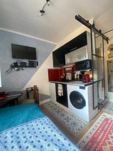 Charming Arty Studio