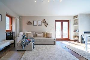 MCX Vacation Rental - Luce delle Alpi, Family Apartment Duplex a Valtournenche, nel pittoresco villaggio Bringaz