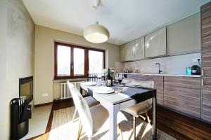 MCX Vacation Rental - Luce delle Alpi, Family Apartment Duplex a Valtournenche, nel pittoresco villaggio Bringaz