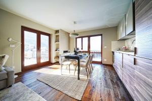 MCX Vacation Rental - Luce delle Alpi, Family Apartment Duplex a Valtournenche, nel pittoresco villaggio Bringaz