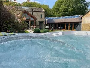 4 Bedrooms 4 En-suites HotTub Pool Table - Meltham