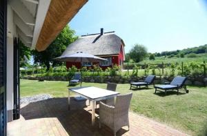 Ferienhäuser unter Reet in Lohme Reethaus Svantevit