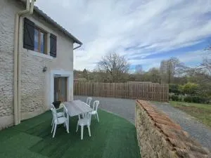 Gîte vert à Saint-Méard-de-Drône avec terrasse et piscine partagée - FR-1-616-469 - Celles