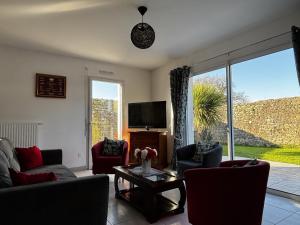 Maisons de vacances Maison PMR plain-pied avec jardin, 3 chambres, 6 pers., animaux sur demande, proche Ria d-Etel - FR-1-397-85 : photos des chambres