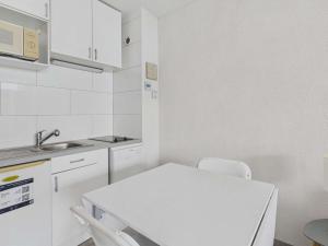 Appartement 2 pièces en front de mer, accès plage direct, proche commerces - FR-1-423-318