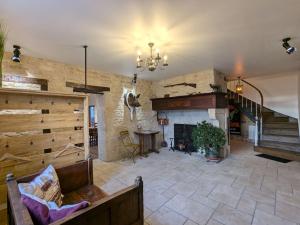 Maisons de vacances Gite historique et moderne, capacite flexible - FR-1-585-170 : photos des chambres
