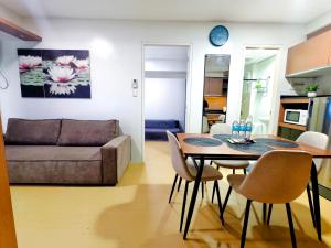 2012T2 Avida Towers Cebu IT Park 1Bedroom Unit Queen Bed