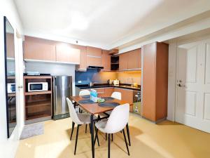 2012T2 Avida Towers Cebu IT Park 1Bedroom Unit Queen Bed