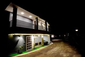 Hilltop Valley View Villa Nainital