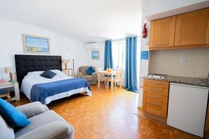 Studio with Sea View room in Luz Beach Apartments
