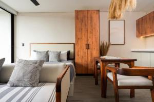 Chaac Apartment - Modern 1BR Studio with Balcony, Pool & Gym Access by Luwii Stays