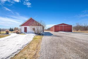 Vintage 8BR Farmhouse With Hot Tub Spacious Yard