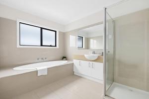 Domi Rentals - The Fregon Townhouse