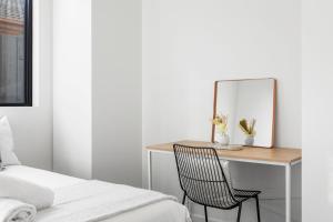 Domi Rentals - The Balaclava Apartment