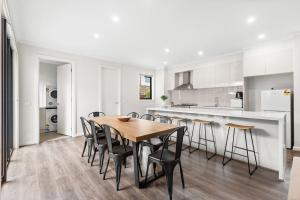 Domi Rentals - The Jaguar Home