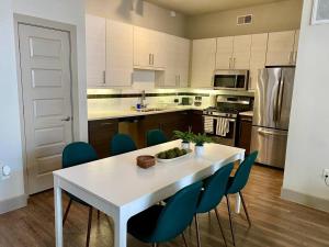 Vargos Longterm Gym pool 2B2B King fully equipped