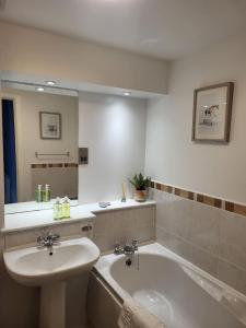 River Ayr View-Coorie Doon Stays