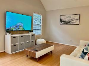 MidCentury Modern Longterm, Med Center Pool WD