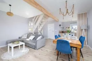 Dom Wakacyjny Kropla Bałtyku z Ogrodem by Noclegi Renters - Darłówko