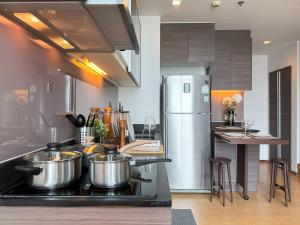 Expansive Loft 2BR - Ultra Fast WiFi - BTS Thonglor