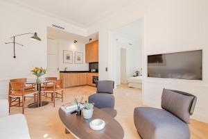 La Guitare 22 - Spacious 1 BR apartment in the center of Cannes, right behind Grand Hotel