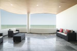 The Ocean Breeze Getaway at BocaMar