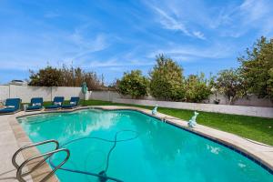 Lounge Poolside Scottsdale Gem with Game Room!