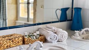 Lodges Chateau la Gineste - Castle and Vineyard : Chambre Double avec Terrasse