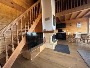 Chalets Chalet renove 8 pers. avec cheminee et Wifi - FR-1-295-147 : photos des chambres