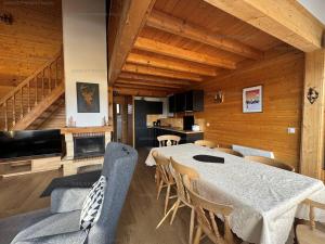 Chalets Chalet renove 8 pers. avec cheminee et Wifi - FR-1-295-147 : photos des chambres