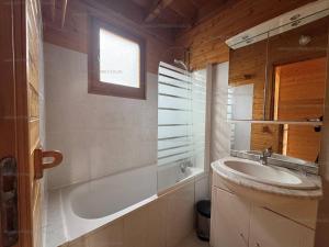 Chalets Chalet renove 8 pers. avec cheminee et Wifi - FR-1-295-147 : photos des chambres