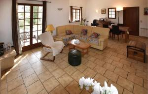 Maisons de vacances Maison provencale avec cheminee a Loriol-du-Comtat, jardin privatif : photos des chambres