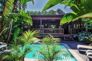Peaceful cabin with pool on tropical south coast - Glenmore Beach