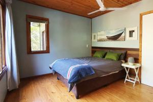 Peaceful cabin with pool on tropical south coast