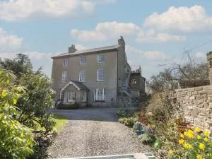 Cantref House Top Floor - Bwlch