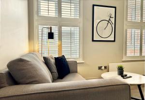 Apt 4, 10 Kingsway in a stylish Georgian Building