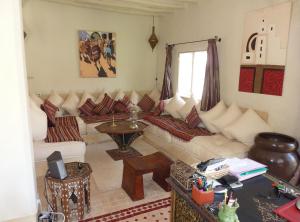 Exceptionnelle Villa riad avec cuisinière-Piscine chauffée-Fibre internet