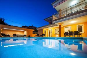 Villa Sky near Rovinj for 10 people with private heated pool & children playground
