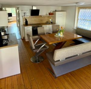 Doppelhaushälfte - gemütlich wohnen im Fachwerkhaus - 5 Schlafzimmer, 2 Bäder