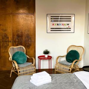 Solec by the River Apartment by BookingHost