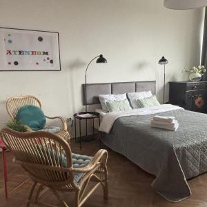 Solec by the River Apartment by BookingHost