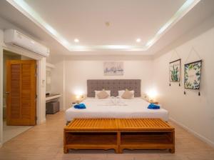 Elegant 4BR Villa with Pool2