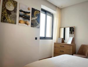 Cosy central beach home swimming pool