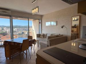 Appartement T2 climatisé avec terrasse, Le Lavandou - FR-1-308-54