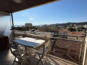 Appartement T2 climatisé avec terrasse, Le Lavandou - FR-1-308-54