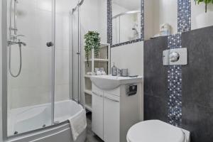 Riverside Retreat by Vistula 2BR & separate living room & balcony in the Center