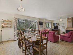 Maisons de vacances Maison avec jardin pour 8 adultes et 2 enfants : photos des chambres